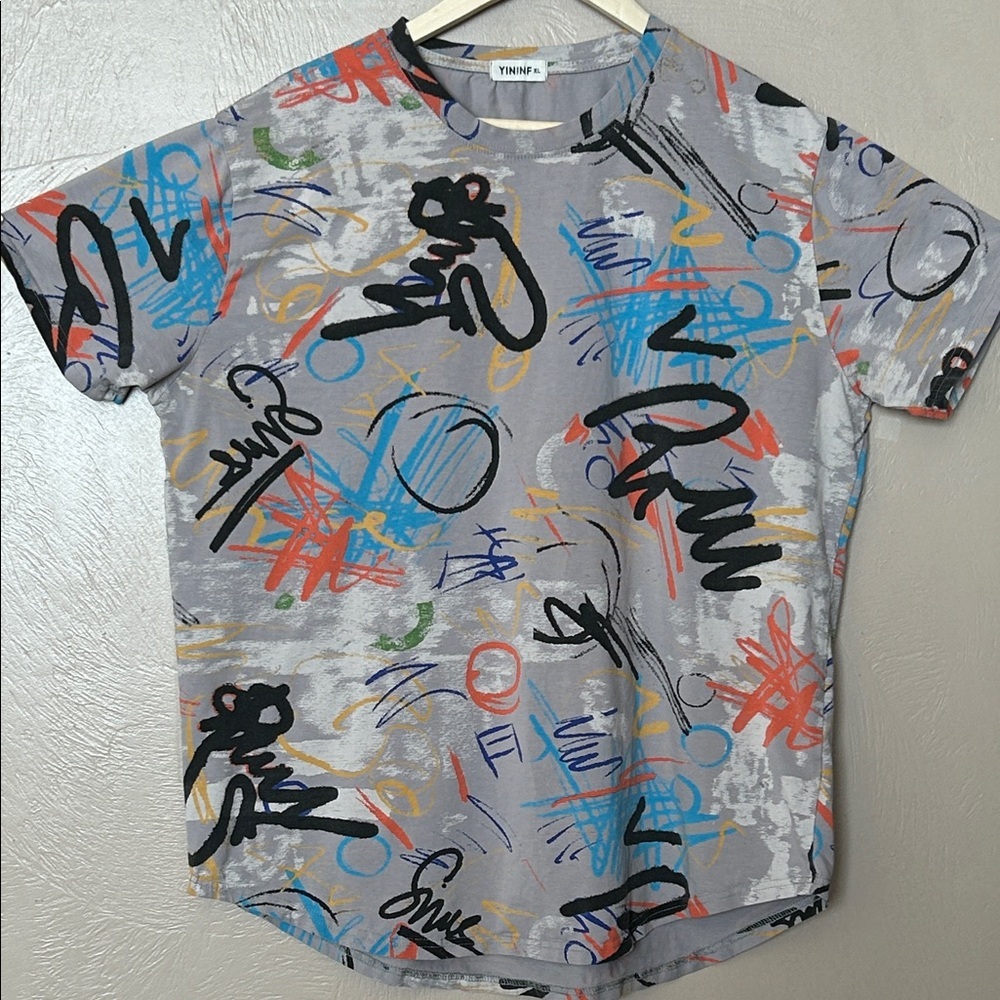 Yininf Trendy Graffiti Print Gray T-Shirt. Size XL